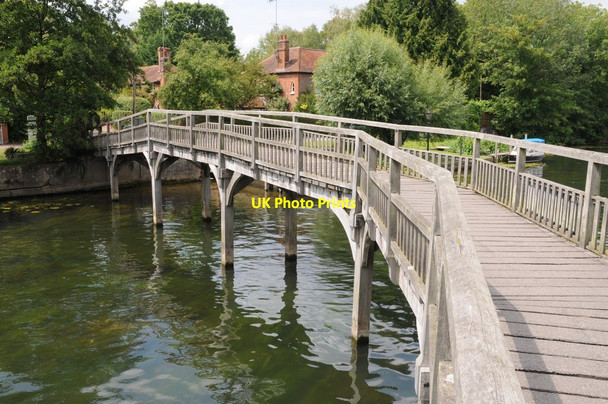 Photo 6"x4" Footbridge near Marsh Lock Henley-on-Thames c2011