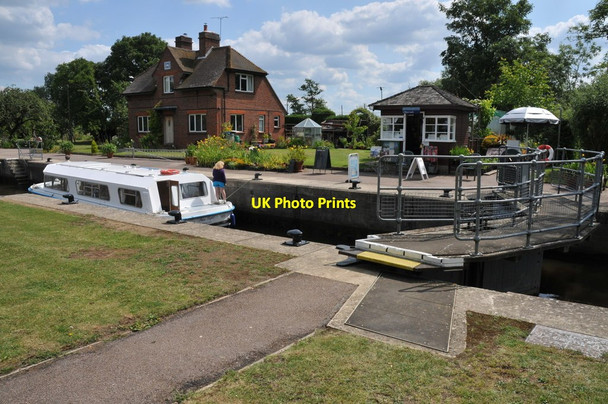 Photo 6"x4" Clifton Lock Clifton Hampden c2011