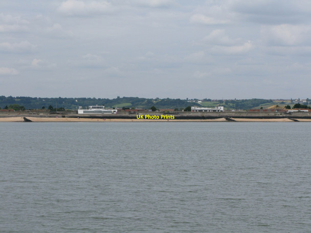 Photo 6"x4" The Labworth Restaurant and foreshore, Canvey Island Canvey Island c2011