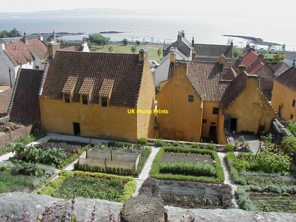 Photo 6"x4" Culross Palace Garden Culross c2009