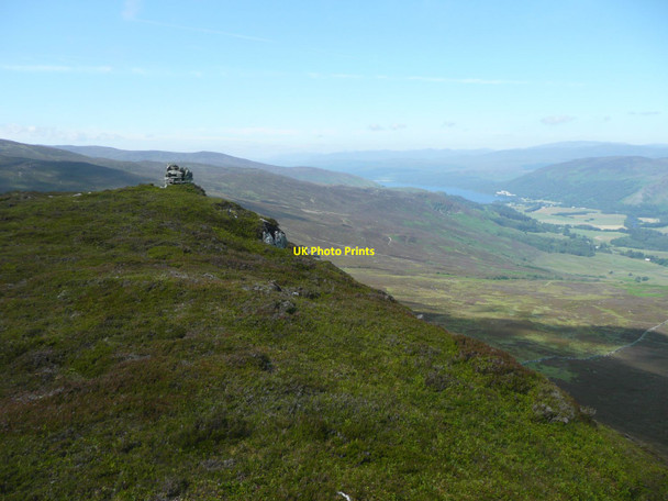 Photo 6"x4" Cairn on Cnoc na h-Iolaire Dunalastair c2011