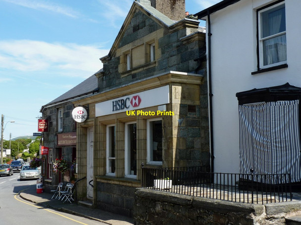 Photo 6"x4" Bank and caf\u00c3\u00a9 in Harlech Harlech c2011