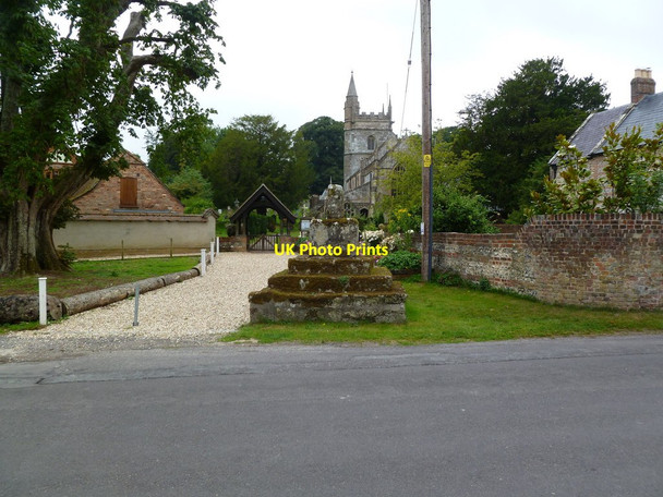 Photo 6"x4" Pimperne, village cross Pimperne\/ST9009 c2011