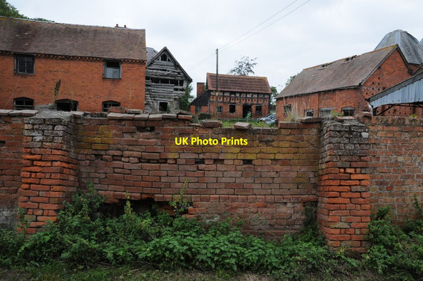 Photo 6"x4" Traditional red-brick farm buildings, Boraston Boraston Dale c2011 P1