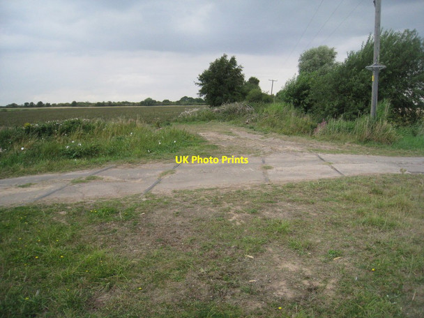 Photo 6"x4" The remains of the Axholme Joint Railway Moors Fm\/SE7717 c2011