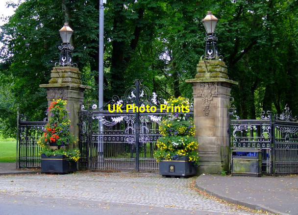 Photo 6"x4" Queens Park Gates Rutherglen c2011