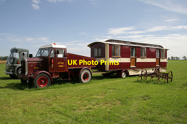 Photo 6"x4" Exhibits at the Chain Bridge Vintage Vehicle Museum Loanend\/NT9450 c2011