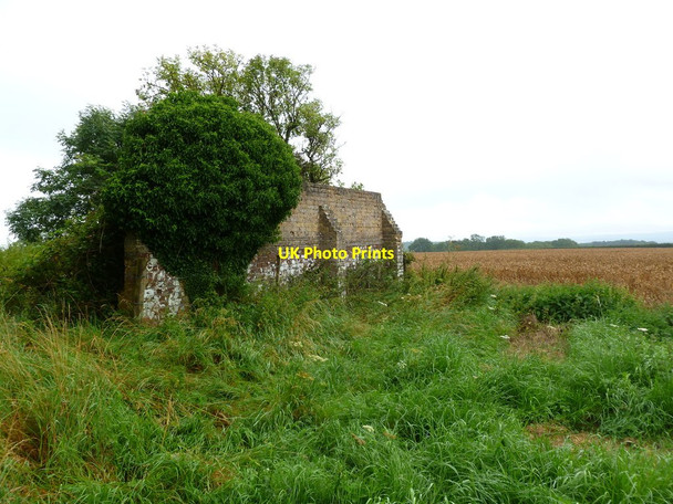 Photo 6"x4" Hilton, ruined farm buildings Hilton\/ST7803 c2011