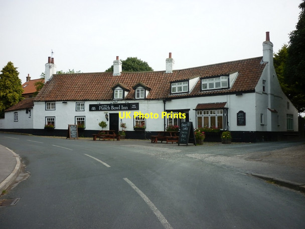 Photo 6"x4" The Punch Bowl Inn, Marton Marton\/SE4162 c2011