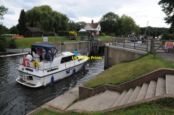 Photo 6"x4" Boveney Lock Eton c2011