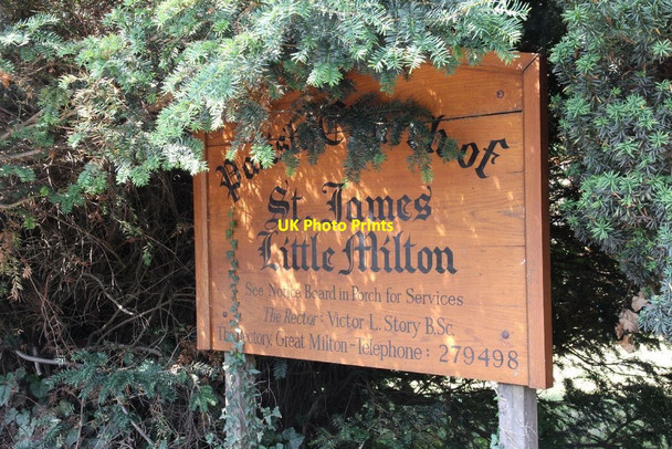 Photo 6"x4" Sign in the tree Little Milton\/SP6100 c2011