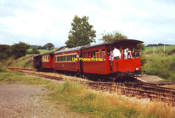 Photo 6"x4" Train at Castle Caereinion Castle Caereinion c2001