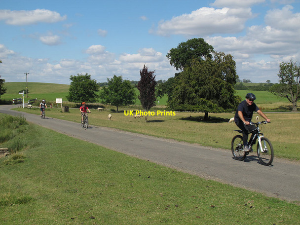 Photo 6"x4" Cyclists passing Launde Abbey Loddington\/SK7802 c2011