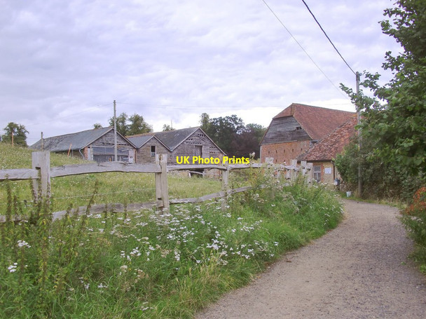 Photo 6"x4" Barn and outbuildings at Pierrepont Farm Millbridge c2011