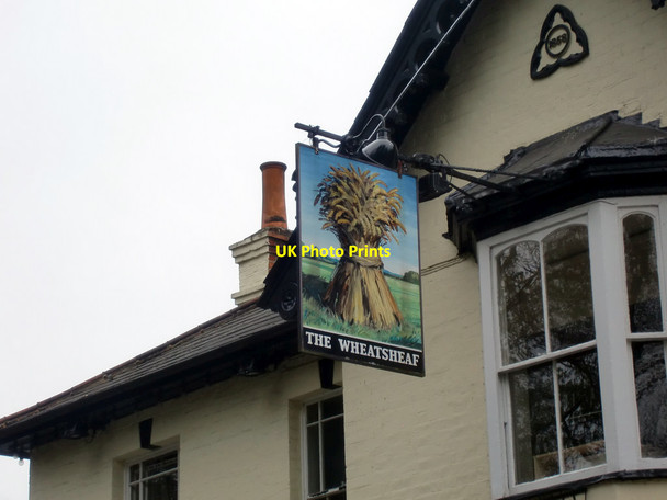 Photo 6"x4" The Wheatsheaf Public House Inn Sign Ewell c2011