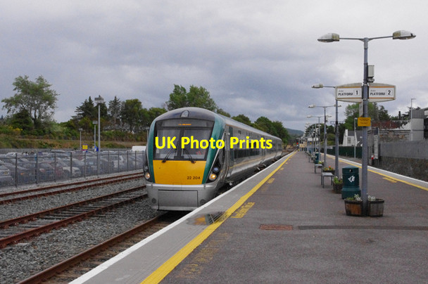 Photo 6"x4" Train at Killarney Station Killarney c2011