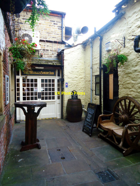 Photo 6"x4" Skipton, the Woolly Sheep Inn Skipton c2011