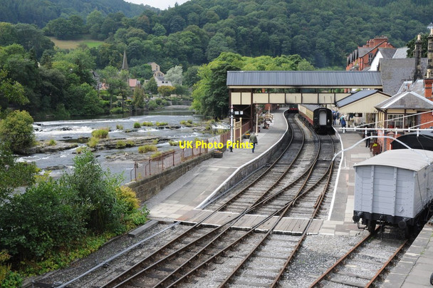 Photo 6"x4" Llangollen Station and River Dee Llangollen c2011