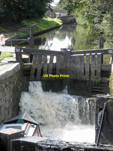 Photo 6"x4" Filling lock 31 on the Leeds and Liverpool canal Gargrave Gargrave c2011