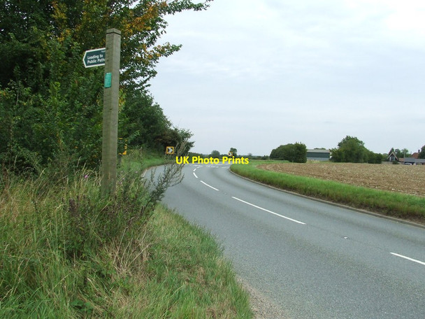 Photo 6"x4" Leading To Public Footpaths Ringshall Stocks c2011