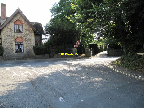 Photo 6"x4" Footpath across the road Wantage c2011
