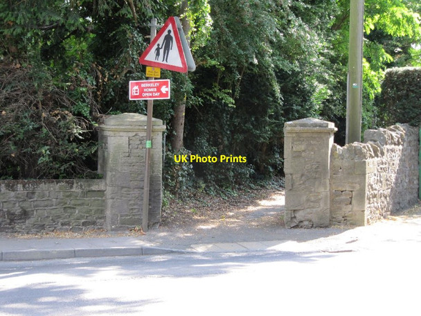 Photo 6"x4" Pillars to the footpath Wantage c2011
