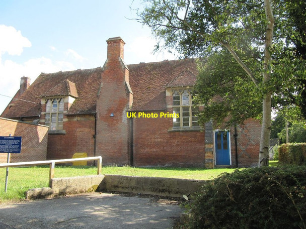 Photo 6"x4" Back of King Alfreds Wantage c2011