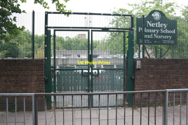 Photo 6"x4" Netley Primary School and Nursery through its William Road entrance London c2011
