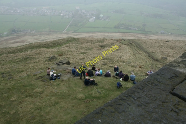 Photo 6"x4" Taking a Break by Stoodley Pike Monument Eastwood\/SD9625 c2008