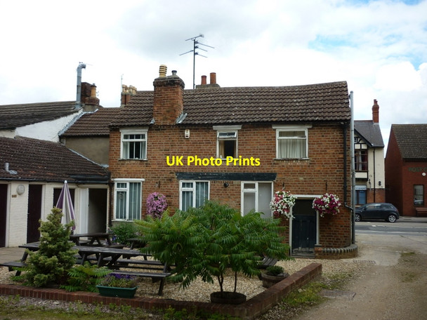 Photo 6"x4" The Golden Lion, Bourne Bourne\/TF0920 c2011