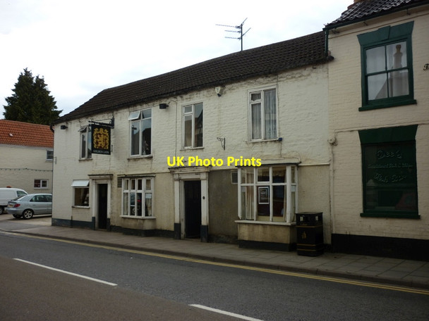 Photo 6"x4" The Golden Lion, Bourne Bourne\/TF0920 c2011 P1