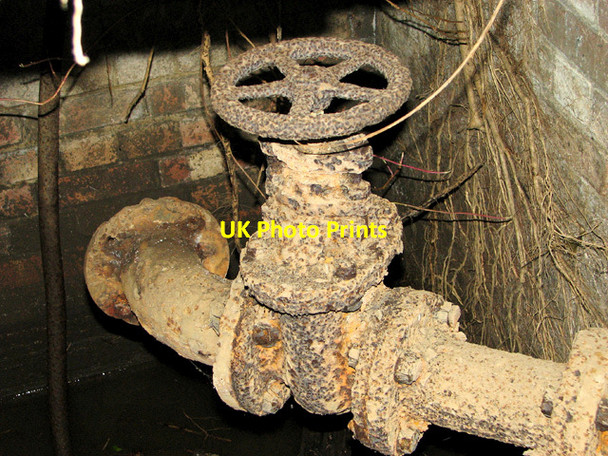 Photo 6"x4" Pumphouse interior Oulton Stret c2011