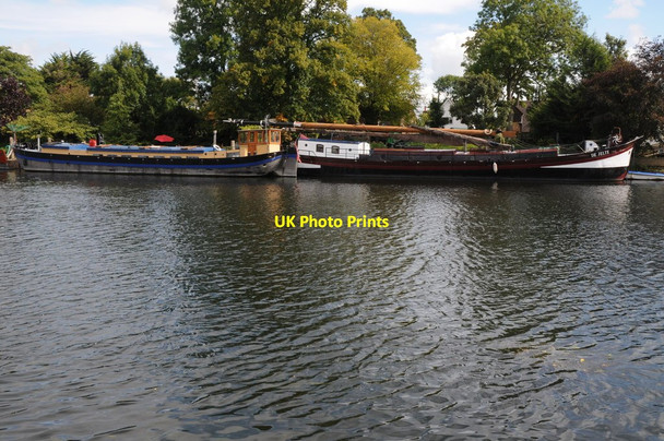 Photo 6"x4" Moored barges Egham c2011