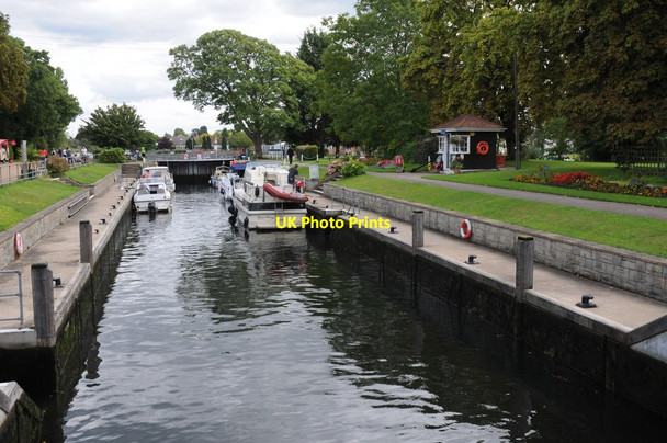Photo 6"x4" Penton Hook Lock, River Thames Staines c2011
