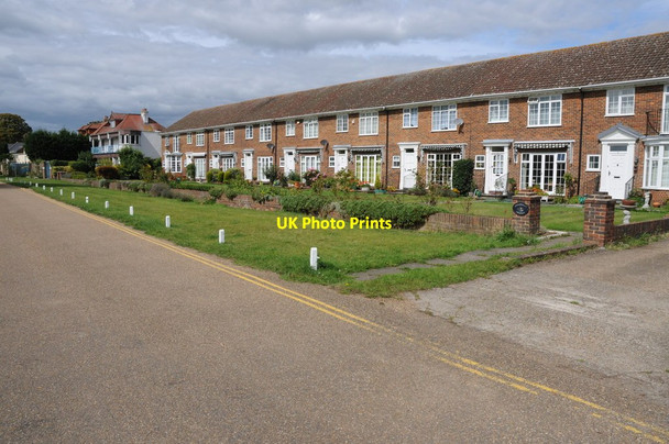 Photo 6"x4" Houses near Penton Hook Staines c2011