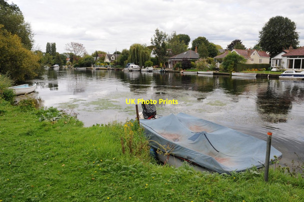 Photo 6"x4" River Thames near Weybridge Addlestone c2011