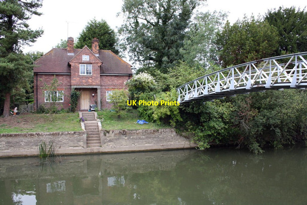 Photo 6"x4" Lock keepers house and footbridge across the Thames Little Wittenham c2011