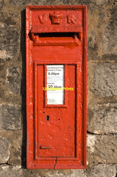 Photo 6"x4" Victorian Postbox, Farnley Otley\/SE2045 c2011