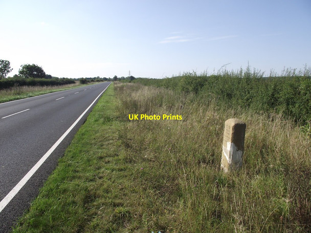 Photo 6"x4" 59 Miles From London Staughton Highway c2011