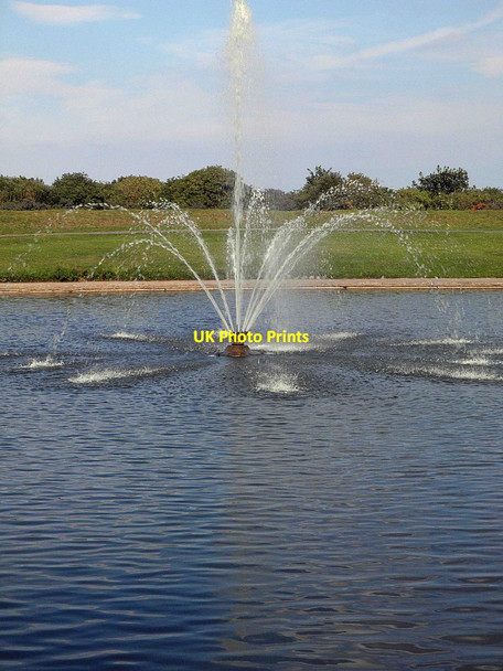 Photo 6"x4" Fountain in the Lake, Cleethorpes Cleethorpes c2011