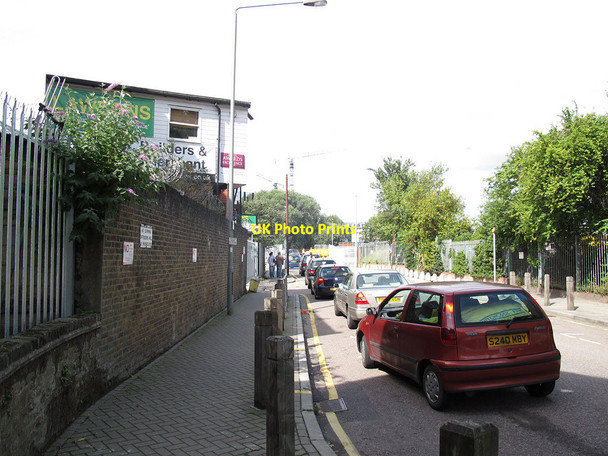 Photo 6"x4" Bank Holiday queue for the tip Wandsworth c2011