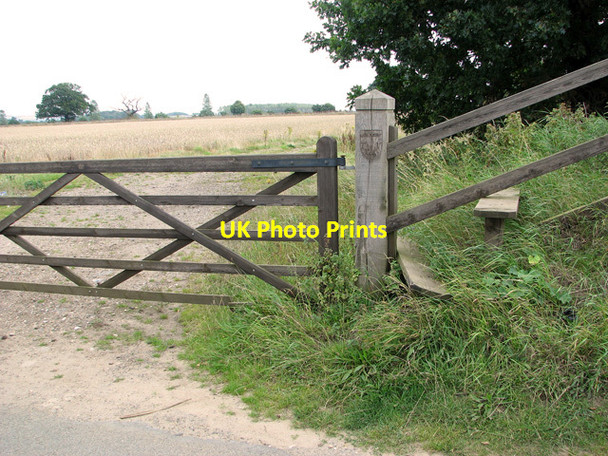 Photo 6"x4" Footpath to Queen Elizabeth Way (A149 road), Castle Rising Castle Rising c2011