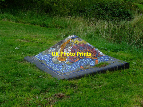 Photo 6"x4" Sculpture in Elthorne Park Ealing c2011