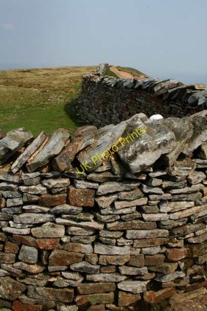 Photo 6"x4" Wind Shelter on Whernside Summit Chapel-le-Dale c2008