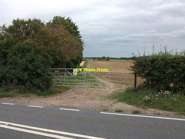 Photo 6"x4" Farmers Gated Track Fornham All Saints c2011