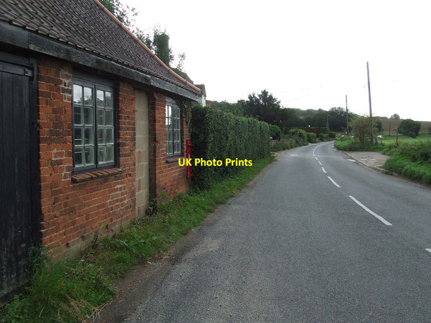Photo 6"x4" Village Postbox Boxted\/TL8251 c2011