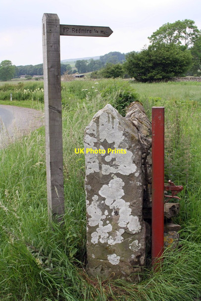 Photo 6"x4" Footpath sign beside benchmarked gatepost Castle Bolton c2011