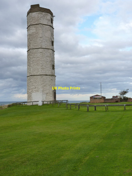 Photo 6"x4" Flamborough Old Lighthouse North Landing c2011