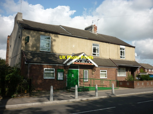 Photo 6"x4" St Vincent's social club on Queens Road Kingston upon Hull c2011