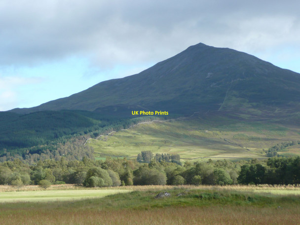 Photo 6"x4" Dry stone wall climbs a mountain Dunalastair c2011